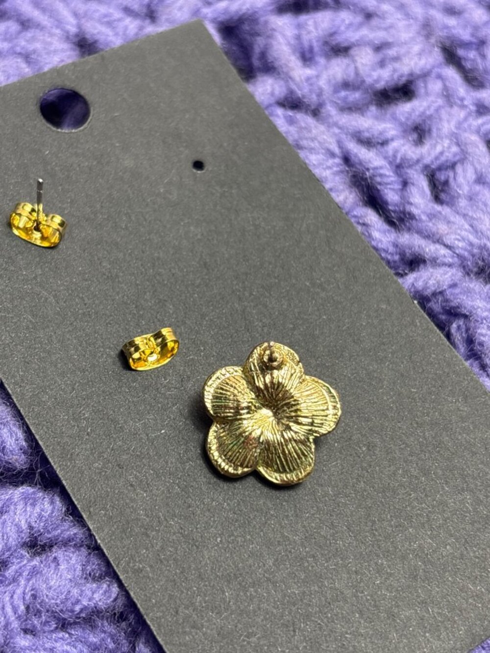 Flower Stud Earrings Goldtone Black Enamel Faux Pearl Cabochons 0.75 inch - Picture 3 of 3